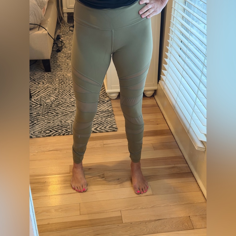 Victorias Secret Knockout leggings! Size Small!